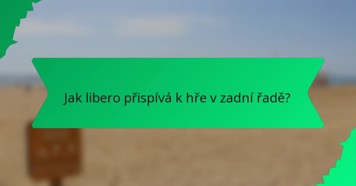 Jak libero přispívá k hře v zadní řadě?